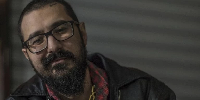 Αφέθηκε ελεύθερος ο ράπερ bafman: «Δεν πουλάω ναρκωτικά σε παιδάκια Γυμνασίου» (βίντεο)